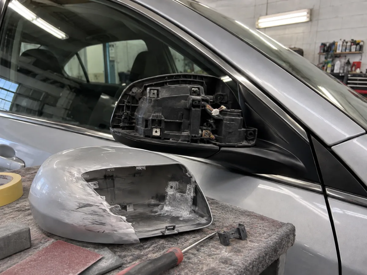 В процессе — Toyota Camry — восстановление зеркала